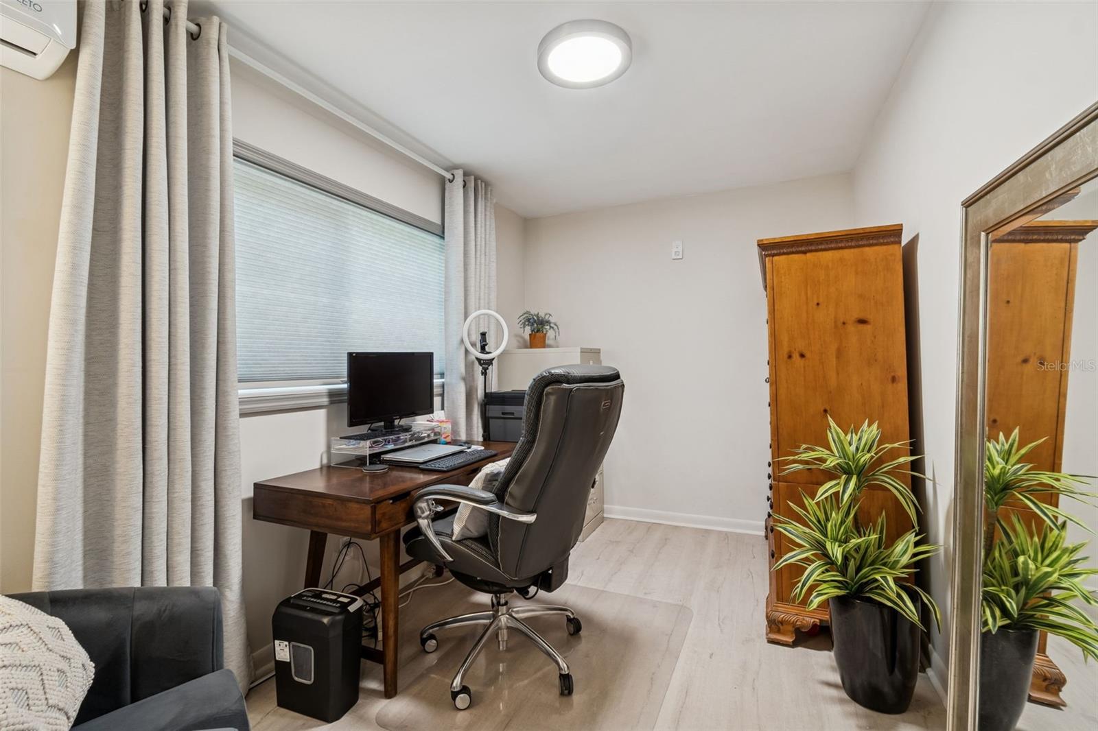 Image 37 of 84 For 2000 Serpentine Circle S