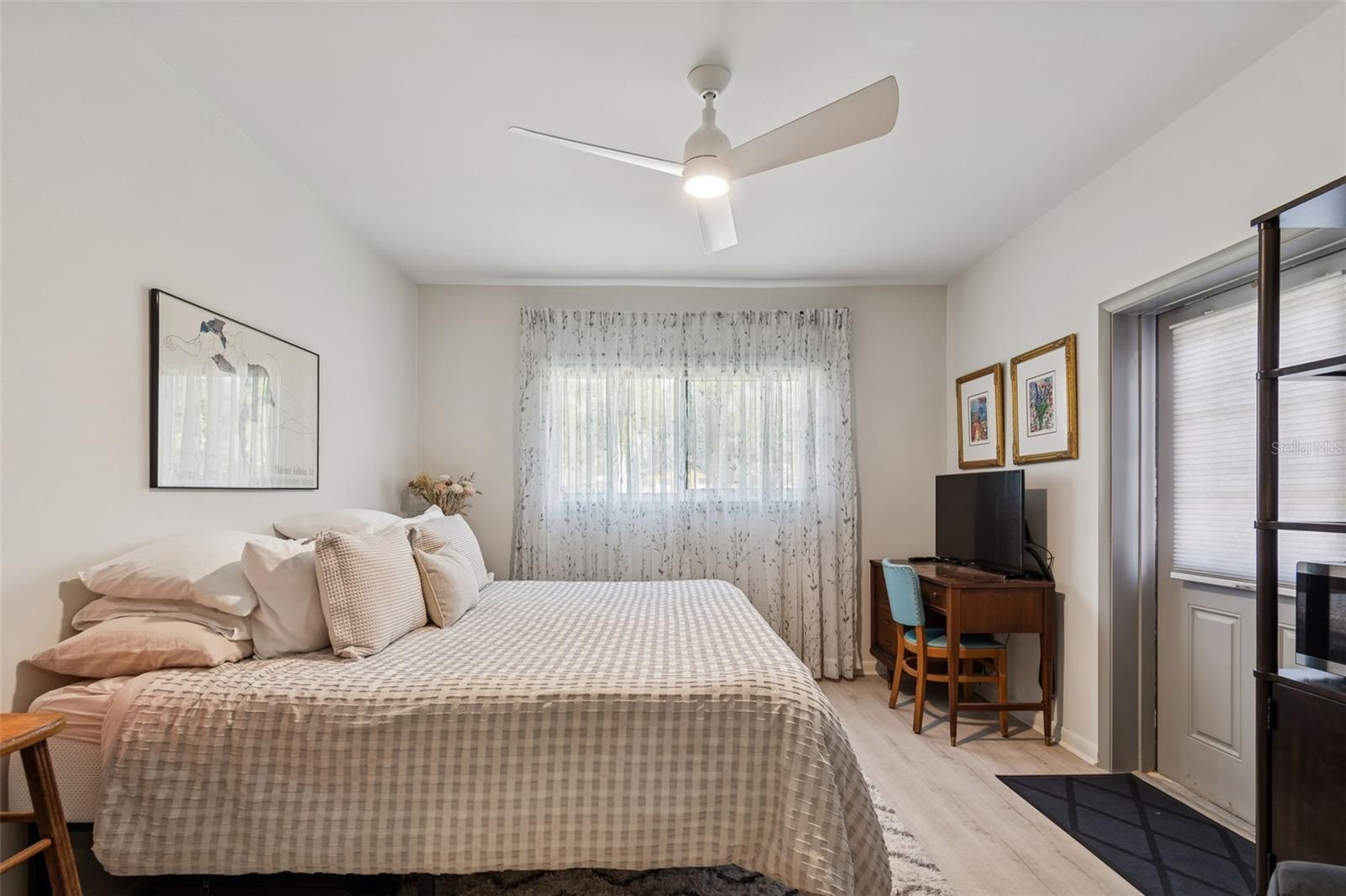 Image 40 of 84 For 2000 Serpentine Circle S