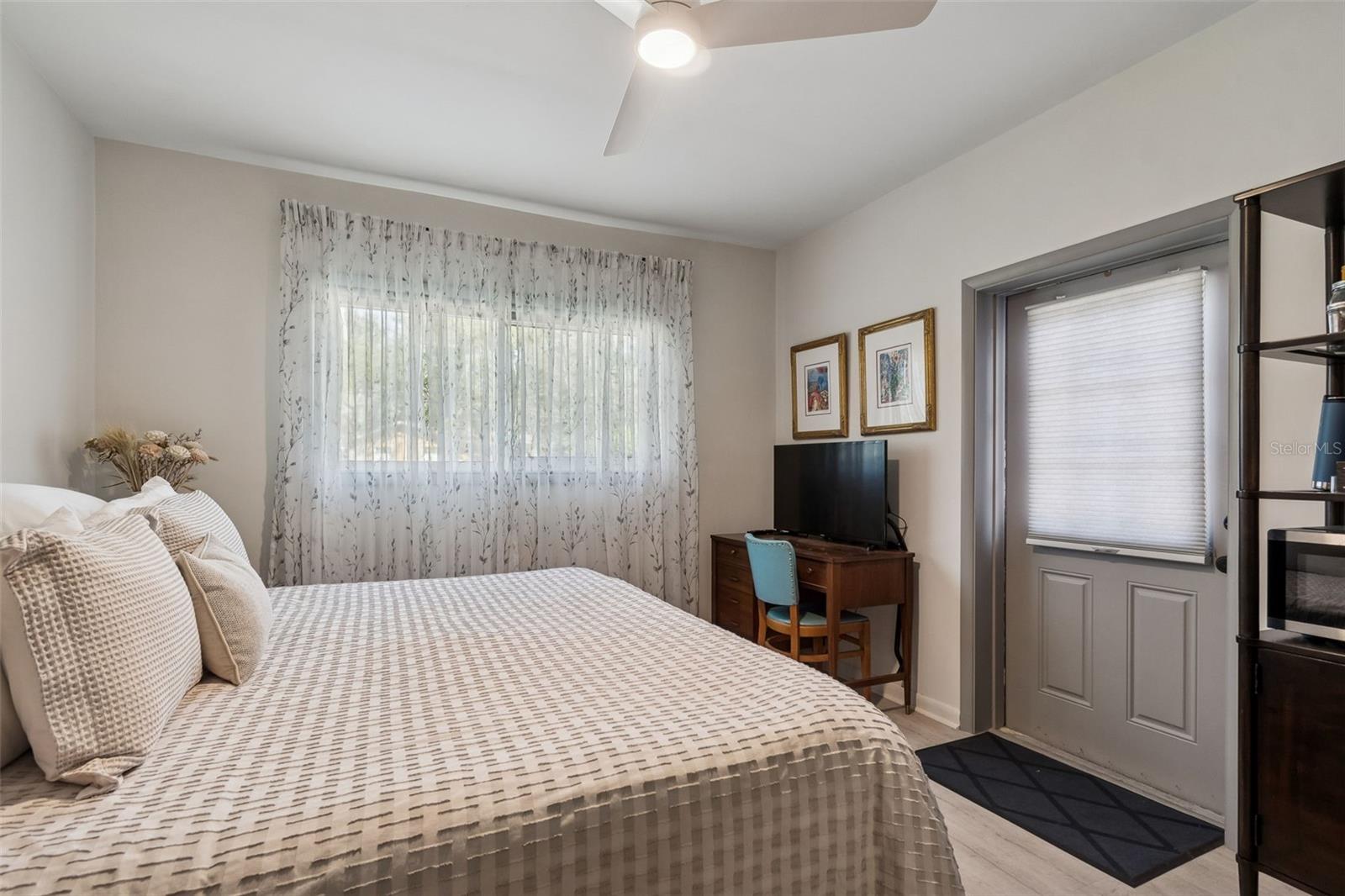 Image 41 of 84 For 2000 Serpentine Circle S