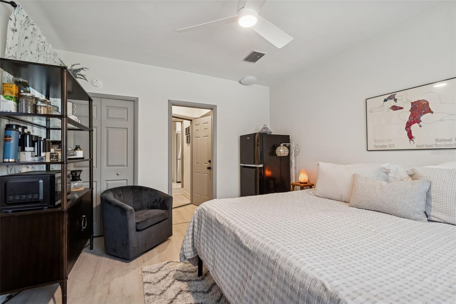 Image 43 of 84 For 2000 Serpentine Circle S