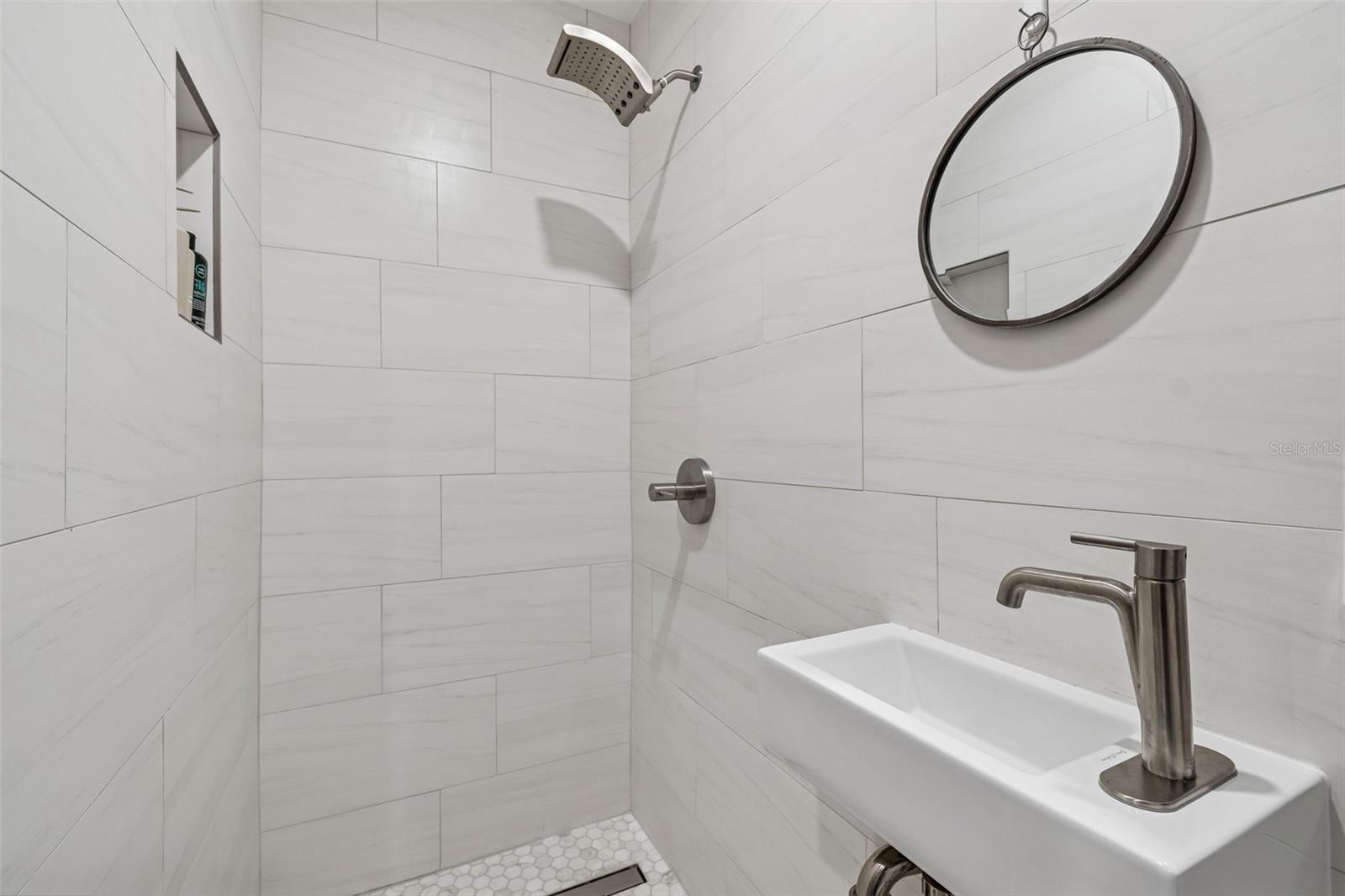 Image 45 of 84 For 2000 Serpentine Circle S