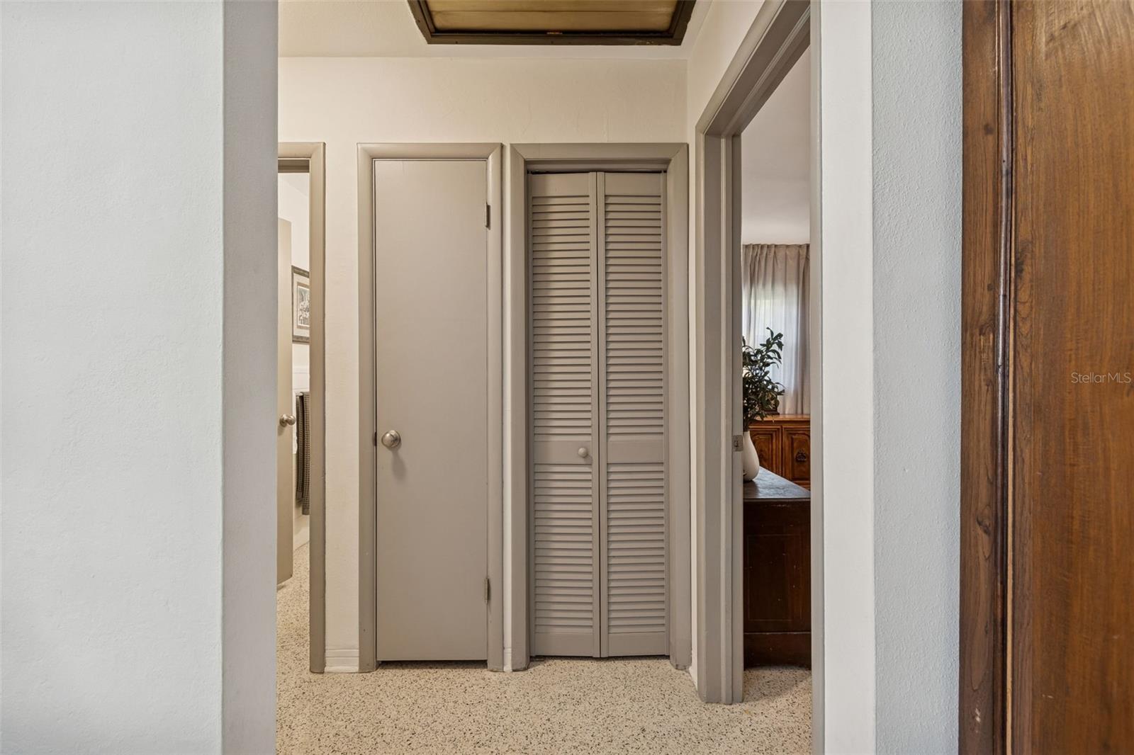 Image 46 of 84 For 2000 Serpentine Circle S