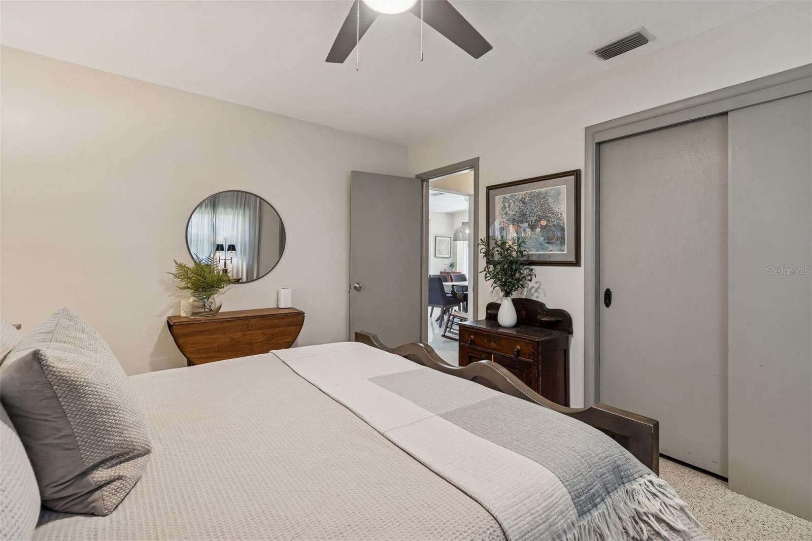 Image 50 of 84 For 2000 Serpentine Circle S