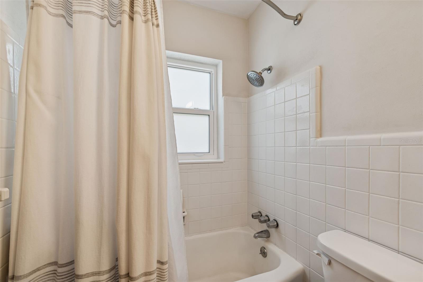 Image 52 of 84 For 2000 Serpentine Circle S