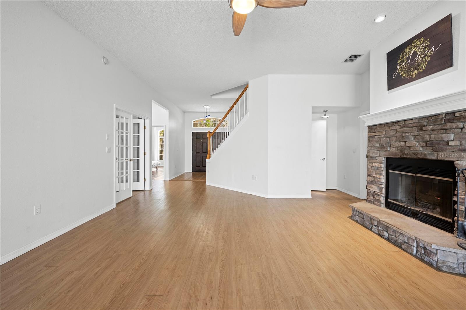 Listing photo id 13 for 5123 Shorewood Drive