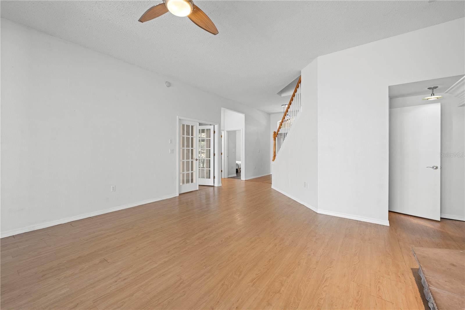 Listing photo id 14 for 5123 Shorewood Drive