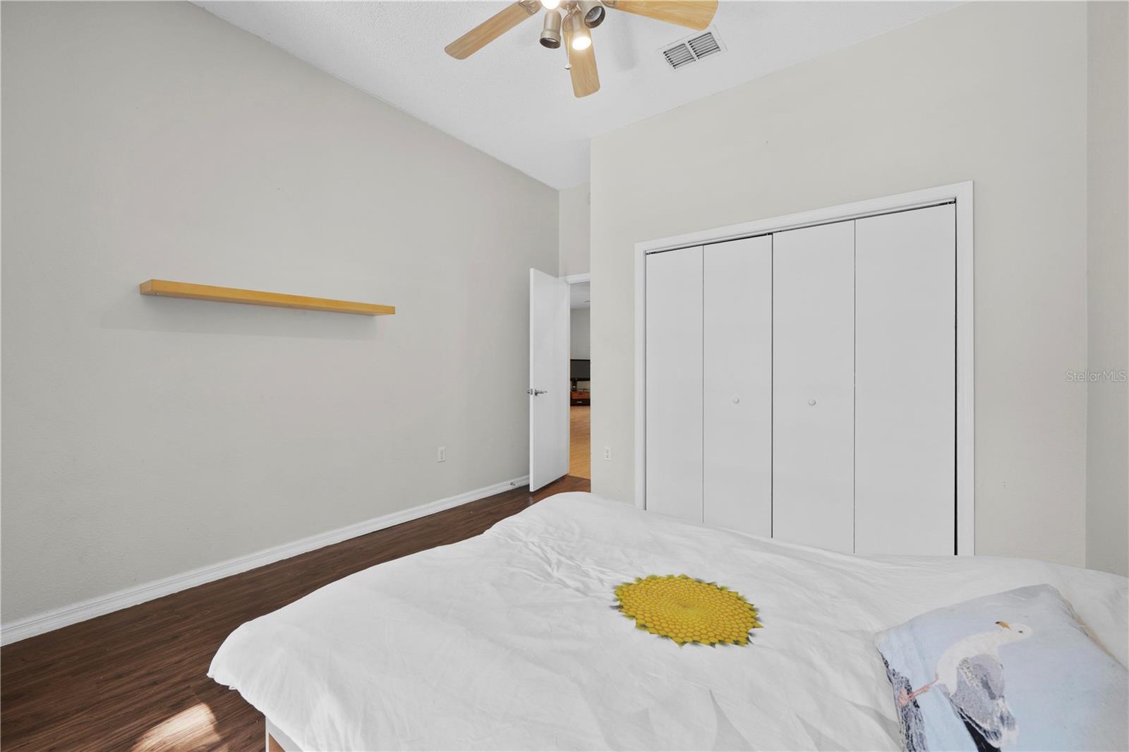 Listing photo id 22 for 5123 Shorewood Drive