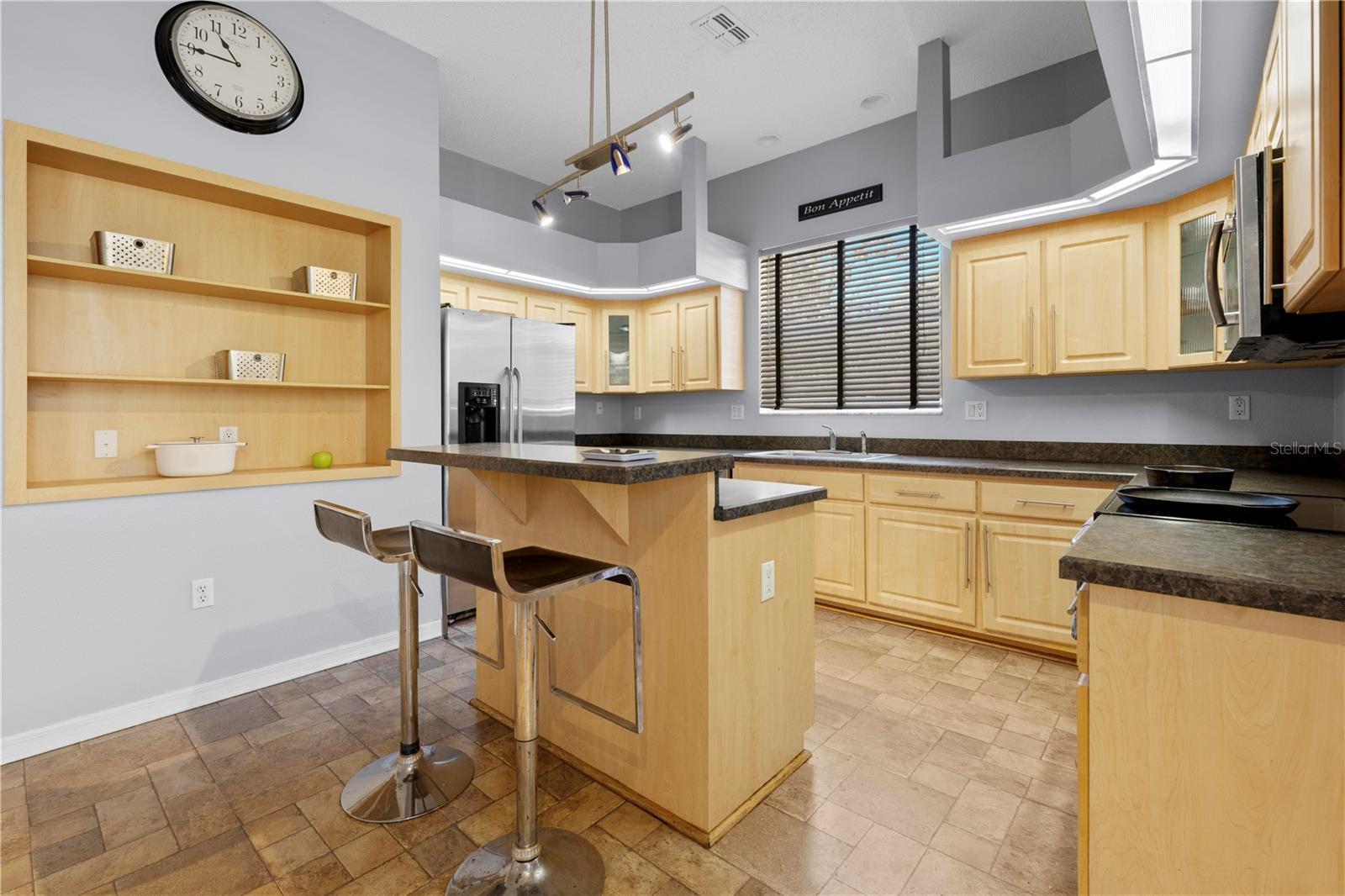 Listing photo id 26 for 5123 Shorewood Drive