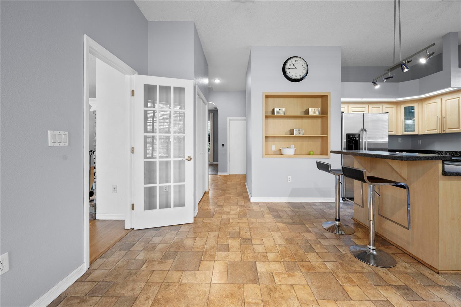 Listing photo id 27 for 5123 Shorewood Drive