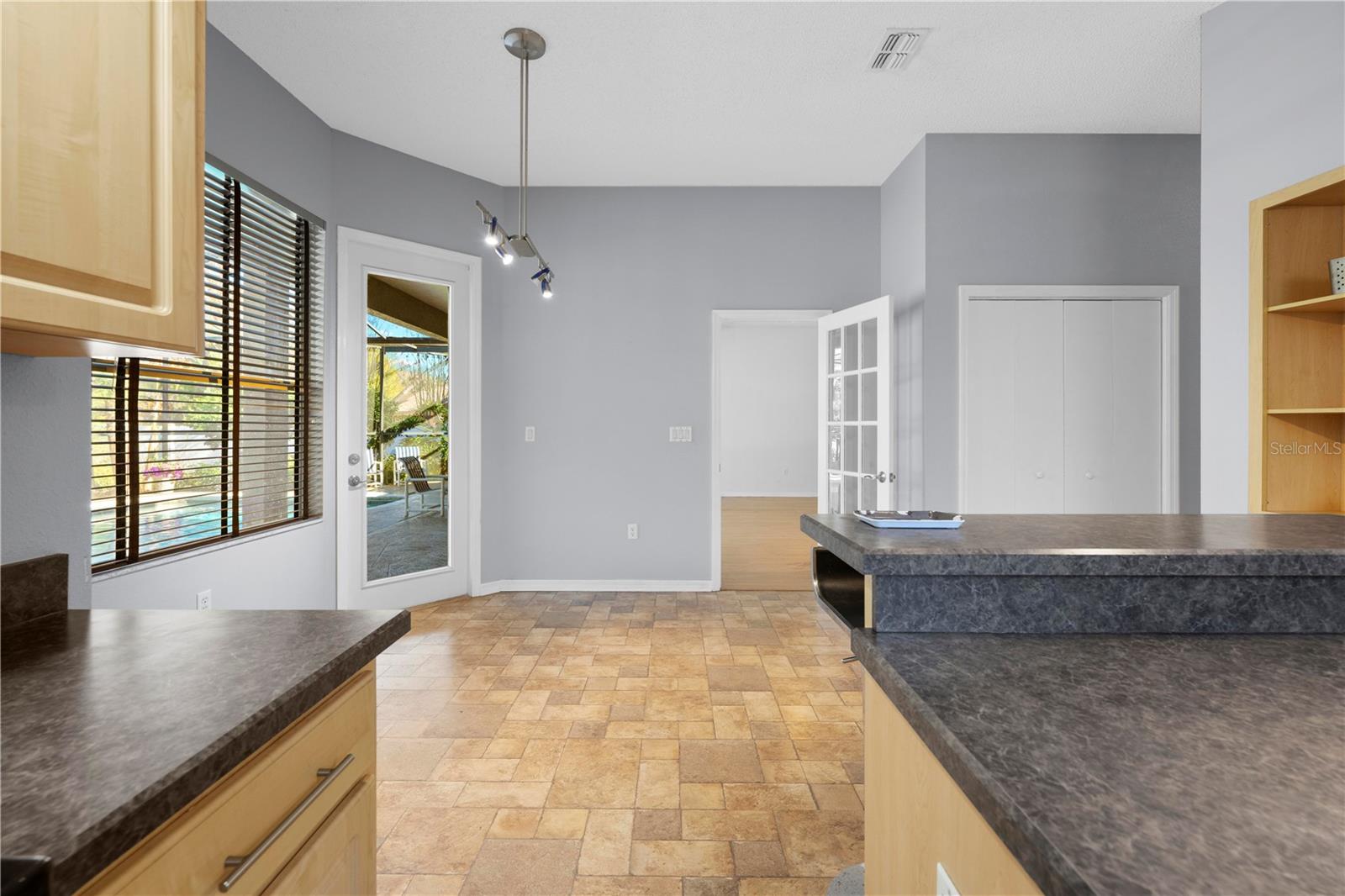 Listing photo id 30 for 5123 Shorewood Drive