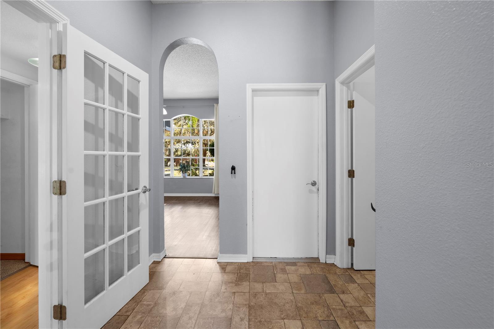 Listing photo id 31 for 5123 Shorewood Drive