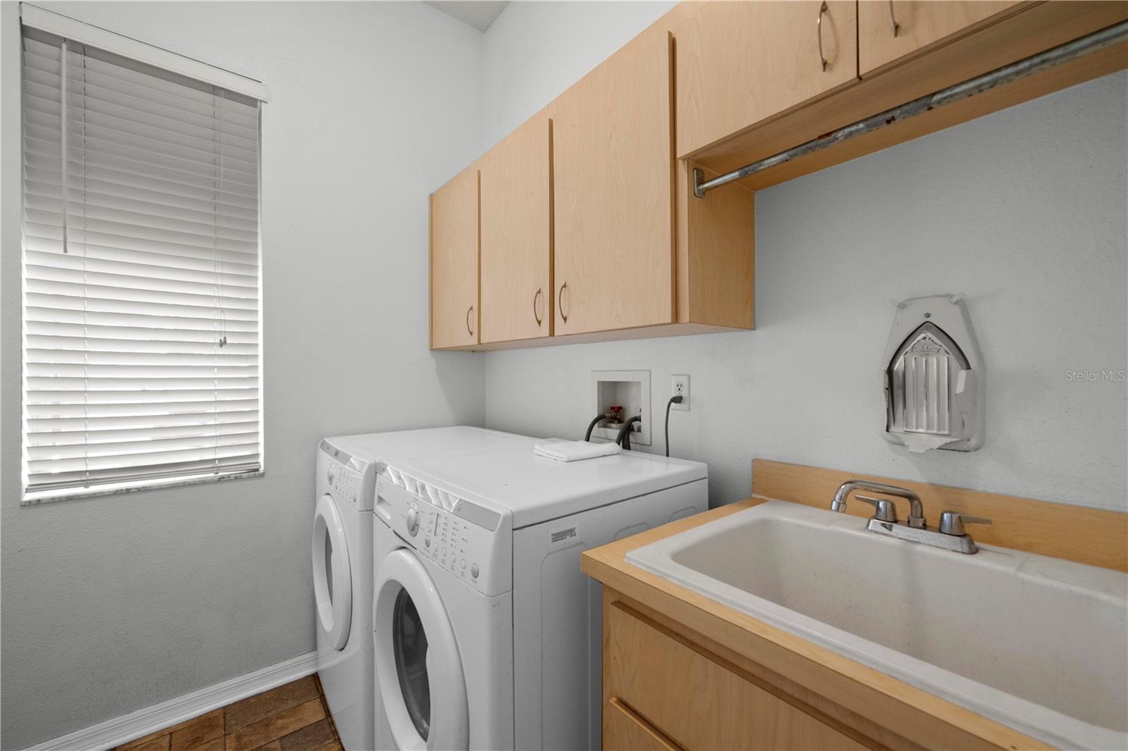 Listing photo id 34 for 5123 Shorewood Drive