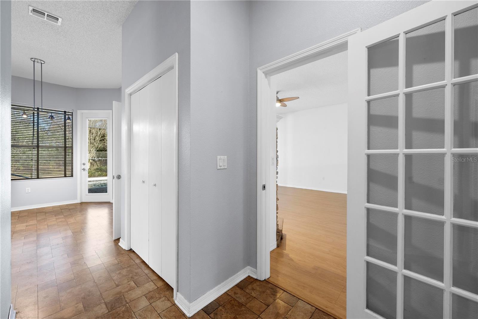 Listing photo id 36 for 5123 Shorewood Drive