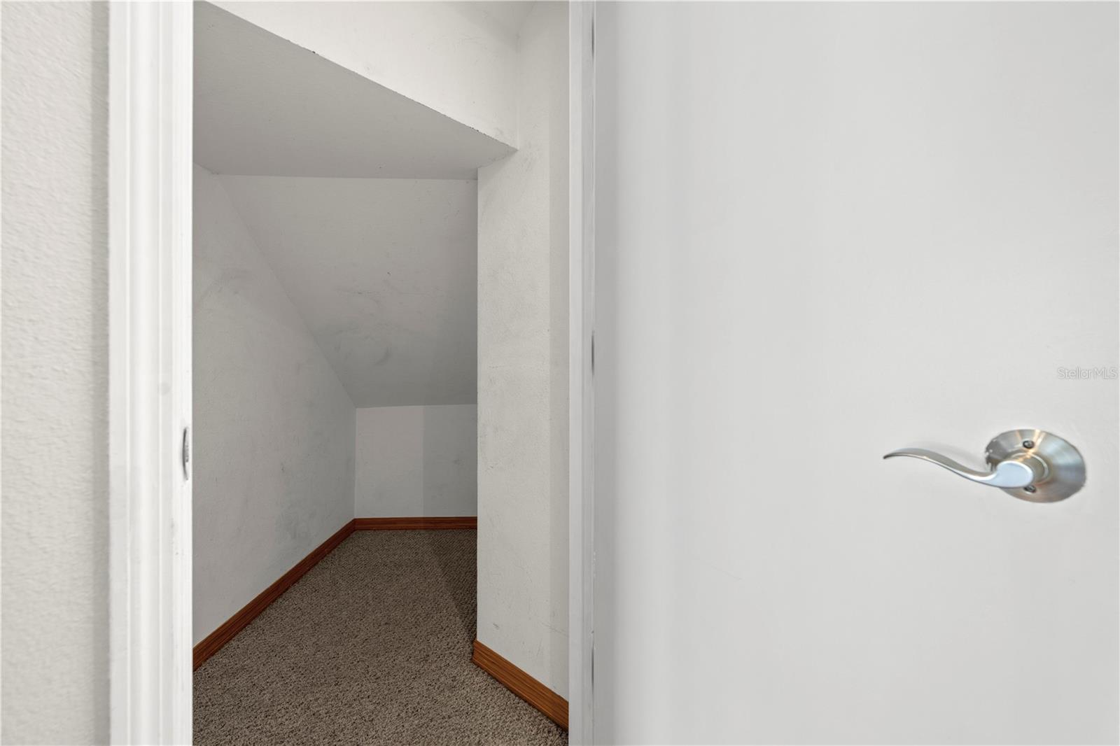 Listing photo id 37 for 5123 Shorewood Drive