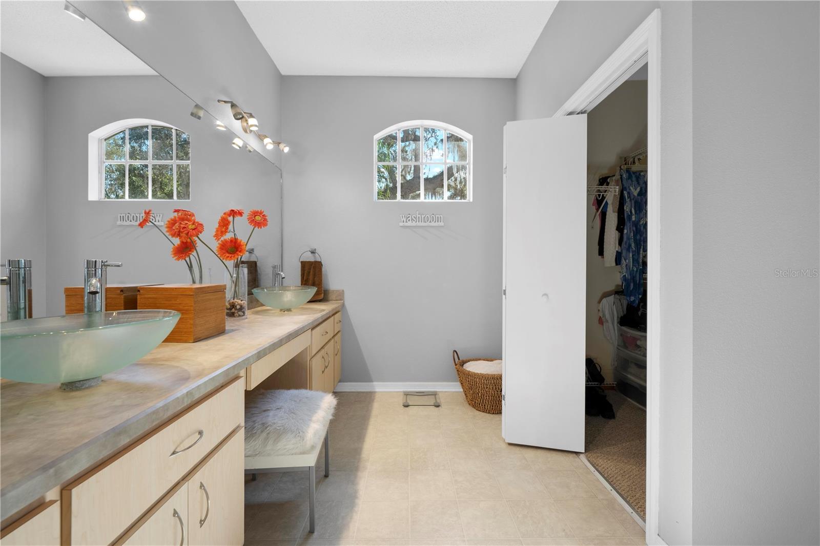 Listing photo id 47 for 5123 Shorewood Drive