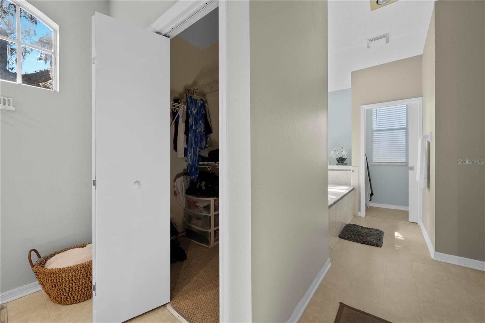 Listing photo id 48 for 5123 Shorewood Drive