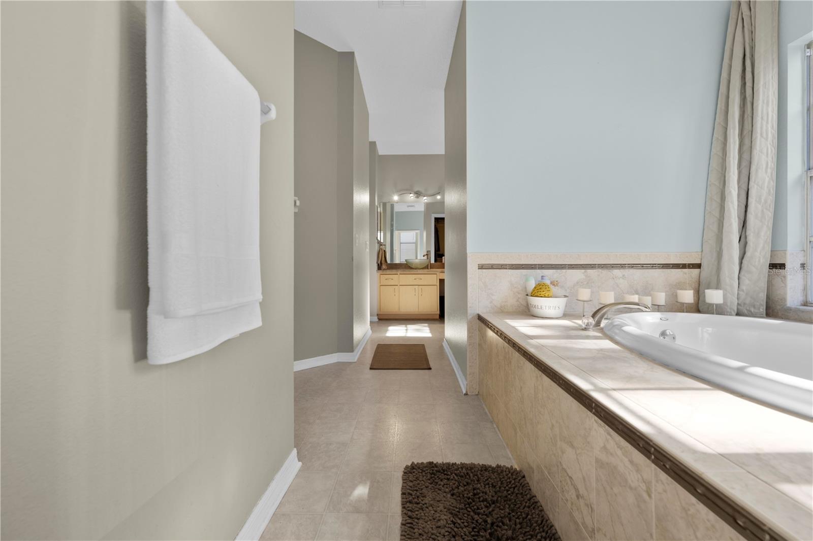 Listing photo id 51 for 5123 Shorewood Drive