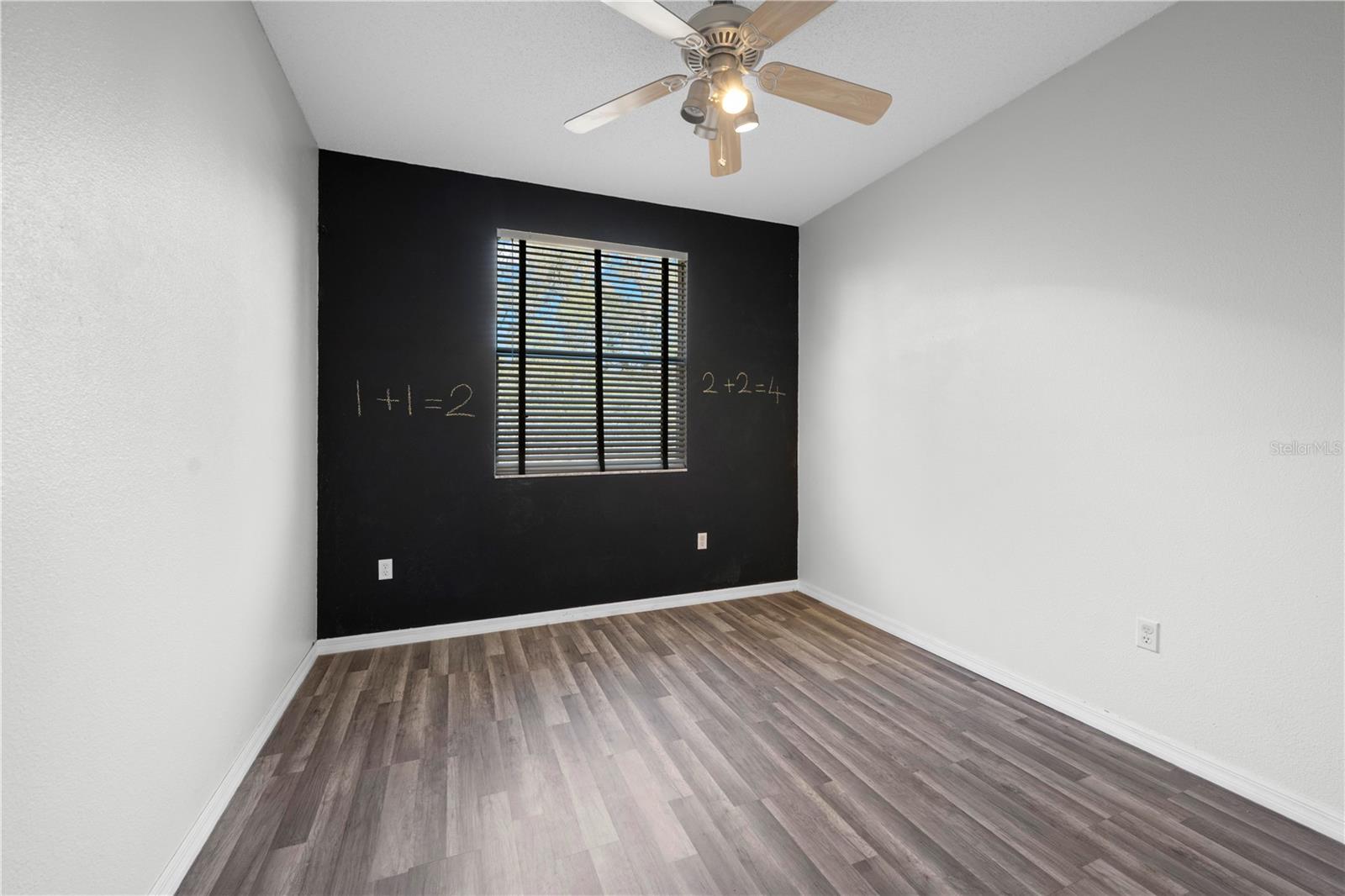 Listing photo id 52 for 5123 Shorewood Drive