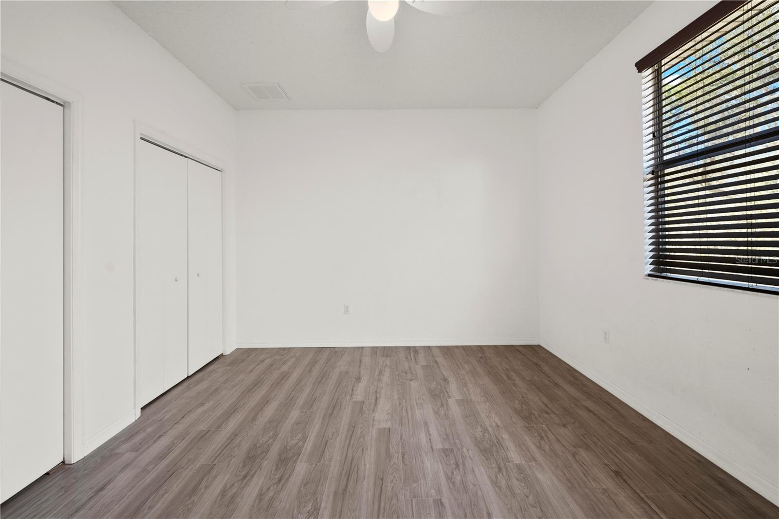 Listing photo id 56 for 5123 Shorewood Drive