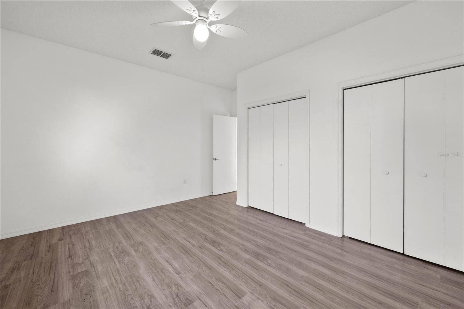 Listing photo id 57 for 5123 Shorewood Drive