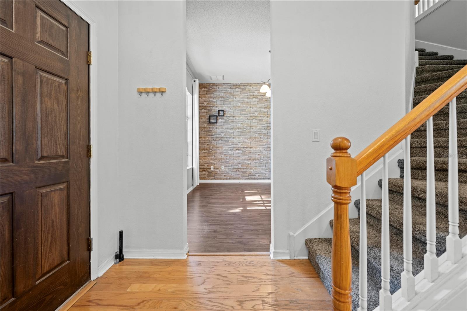 Listing photo id 4 for 5123 Shorewood Drive