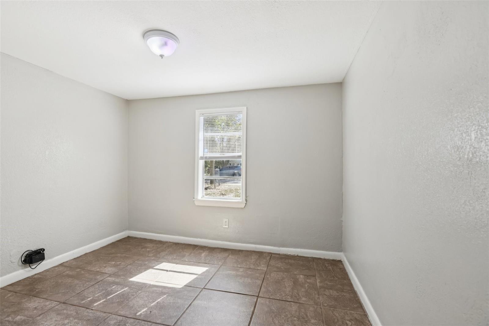 Listing photo id 9 for 2010 Yukon Street