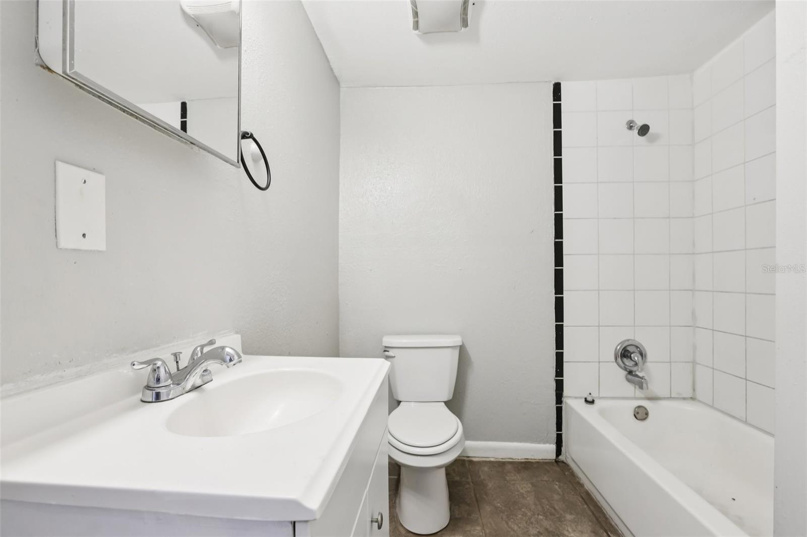 Listing photo id 11 for 2010 Yukon Street