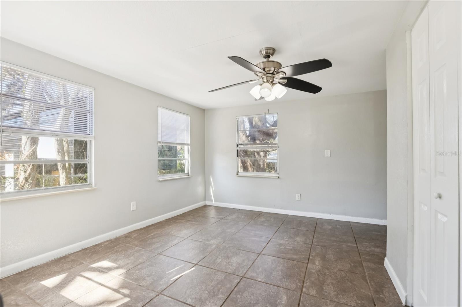 Listing photo id 13 for 2010 Yukon Street