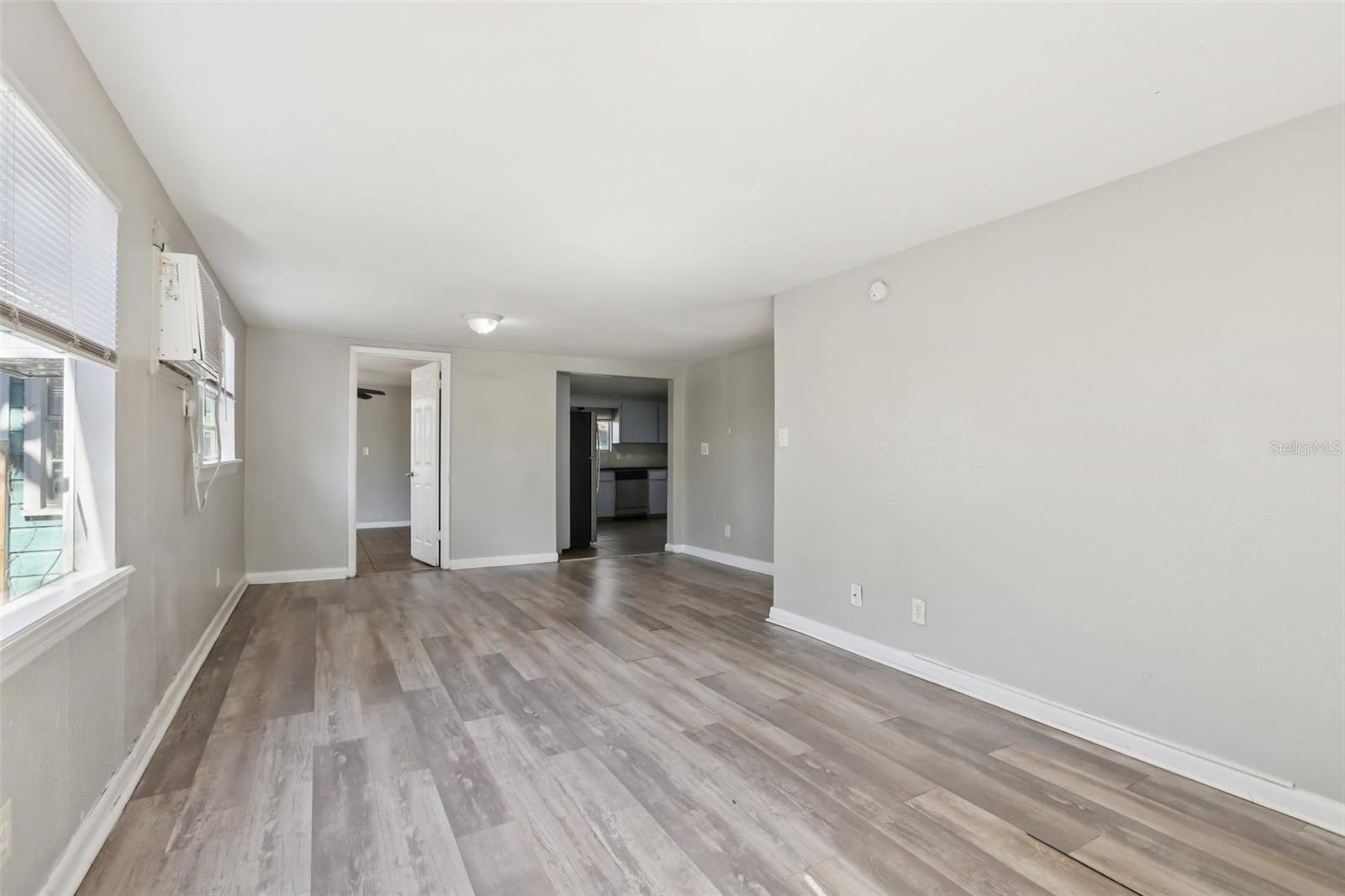 Listing photo id 1 for 2010 Yukon Street