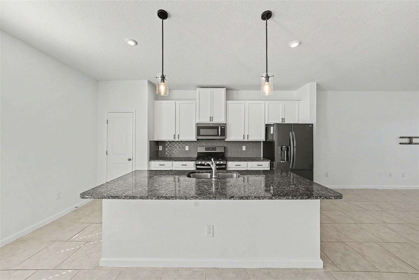 Image 12 of 33 For 15442 Caravan Avenue