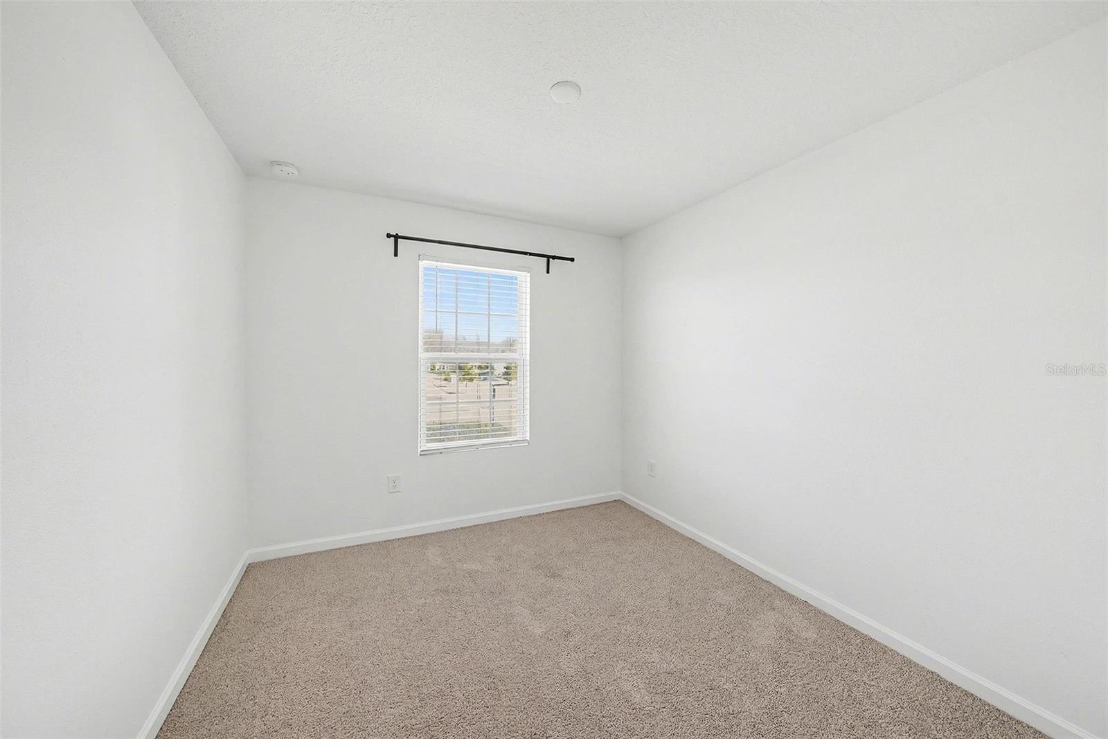 Image 21 of 33 For 15442 Caravan Avenue