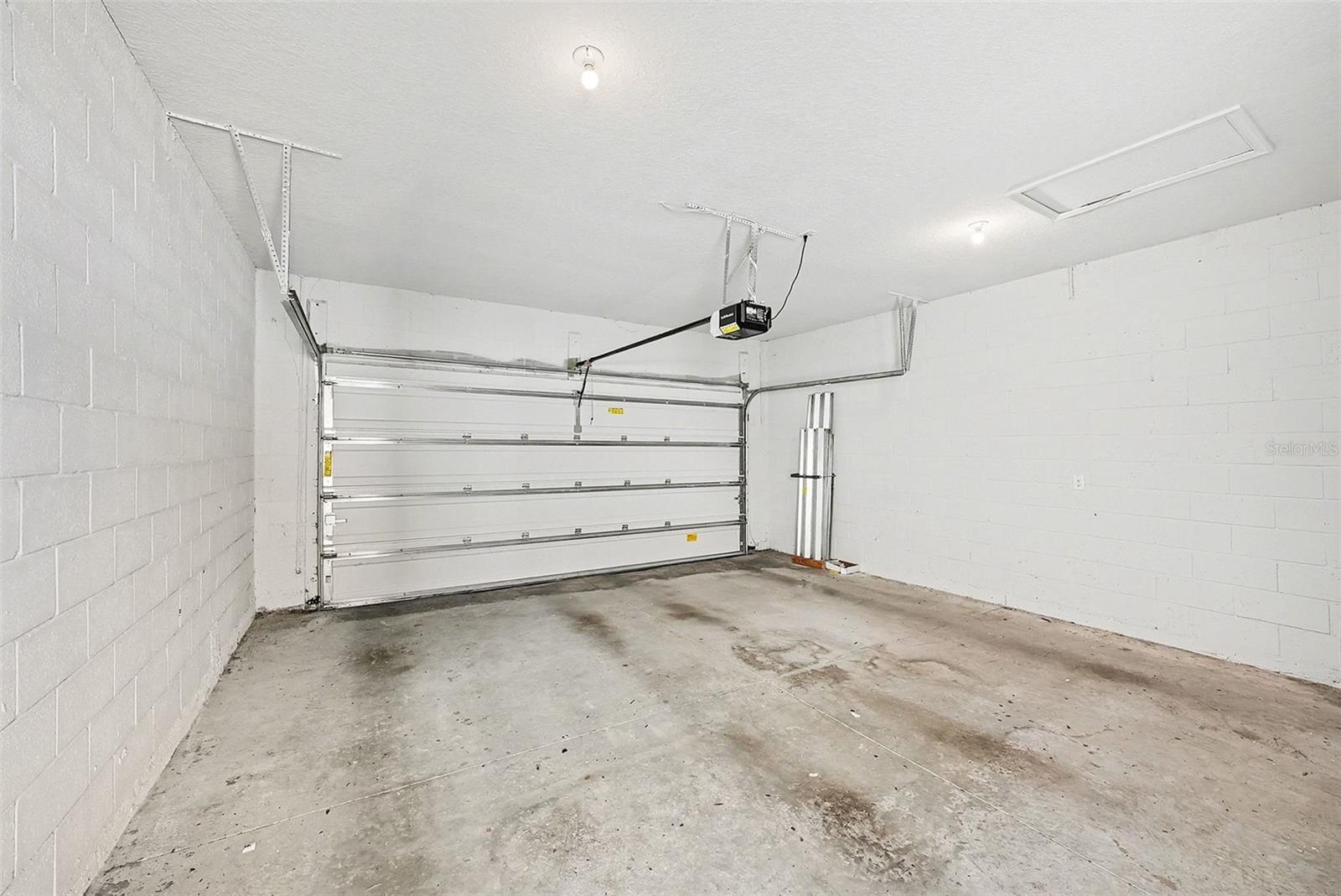 Image 26 of 33 For 15442 Caravan Avenue