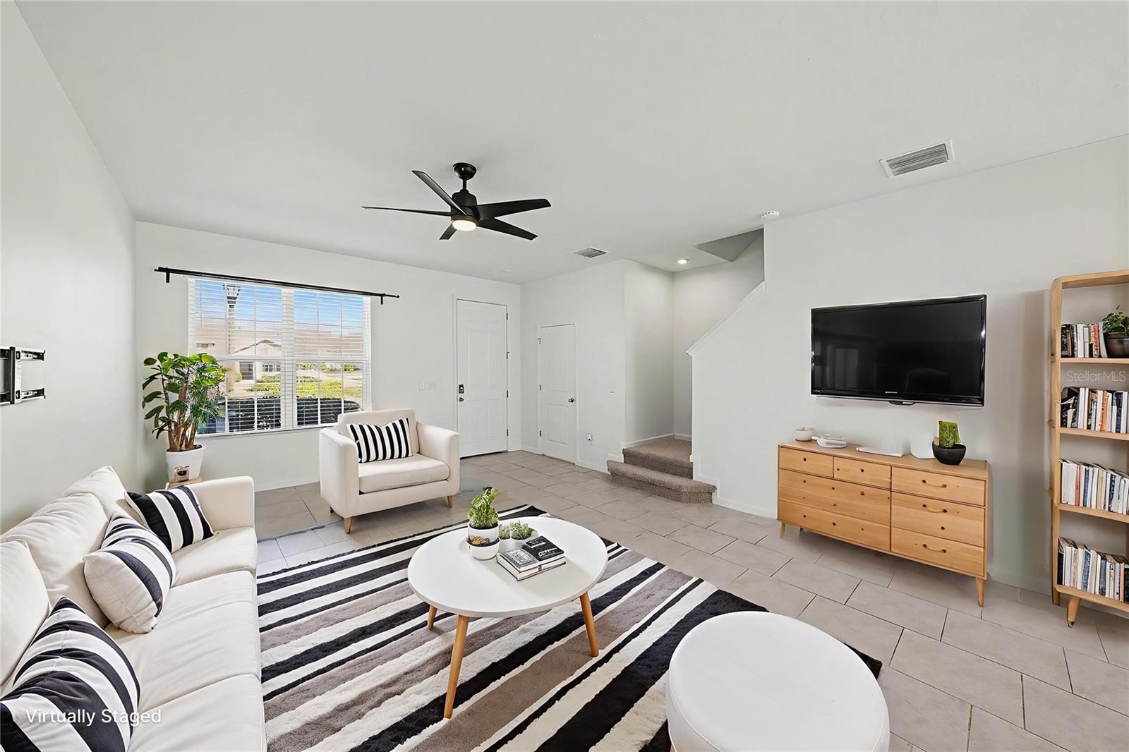 Image 4 of 33 For 15442 Caravan Avenue