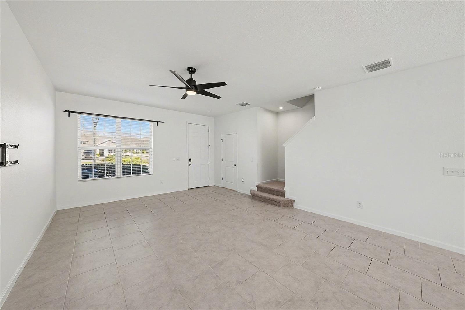 Image 5 of 33 For 15442 Caravan Avenue