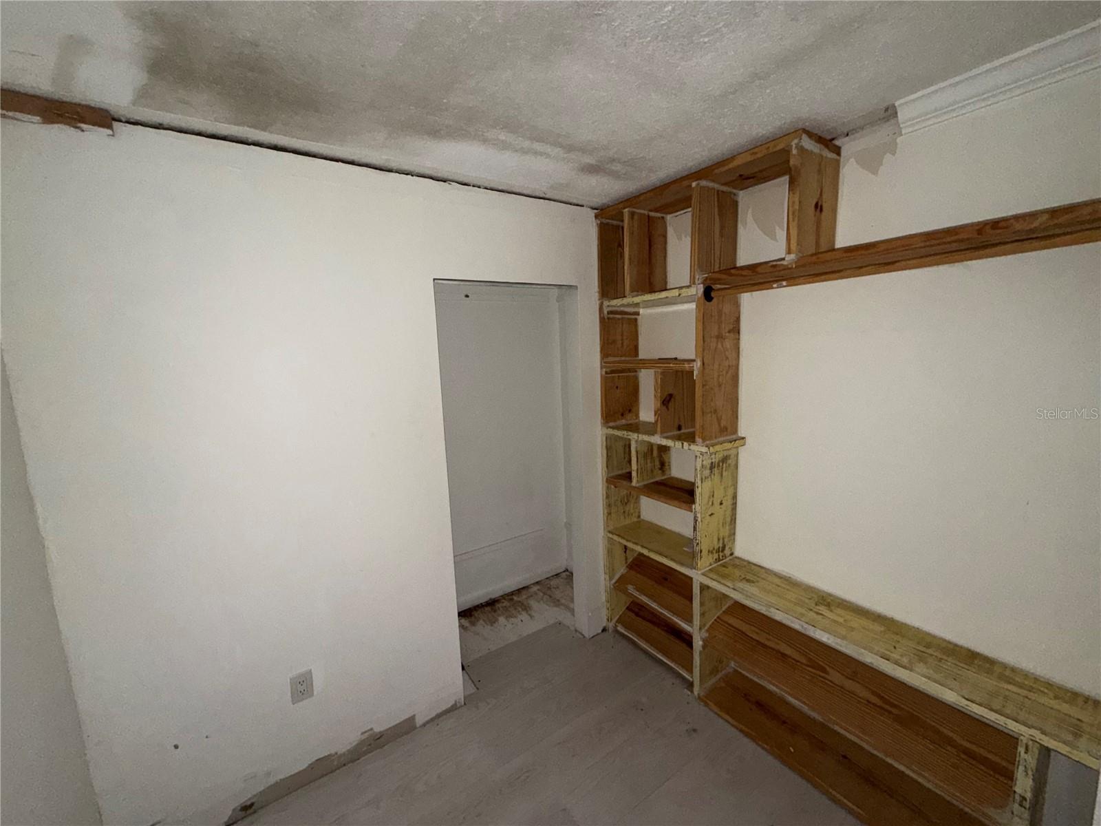 Image 33 of 43 For 2559 Rainbow Drive