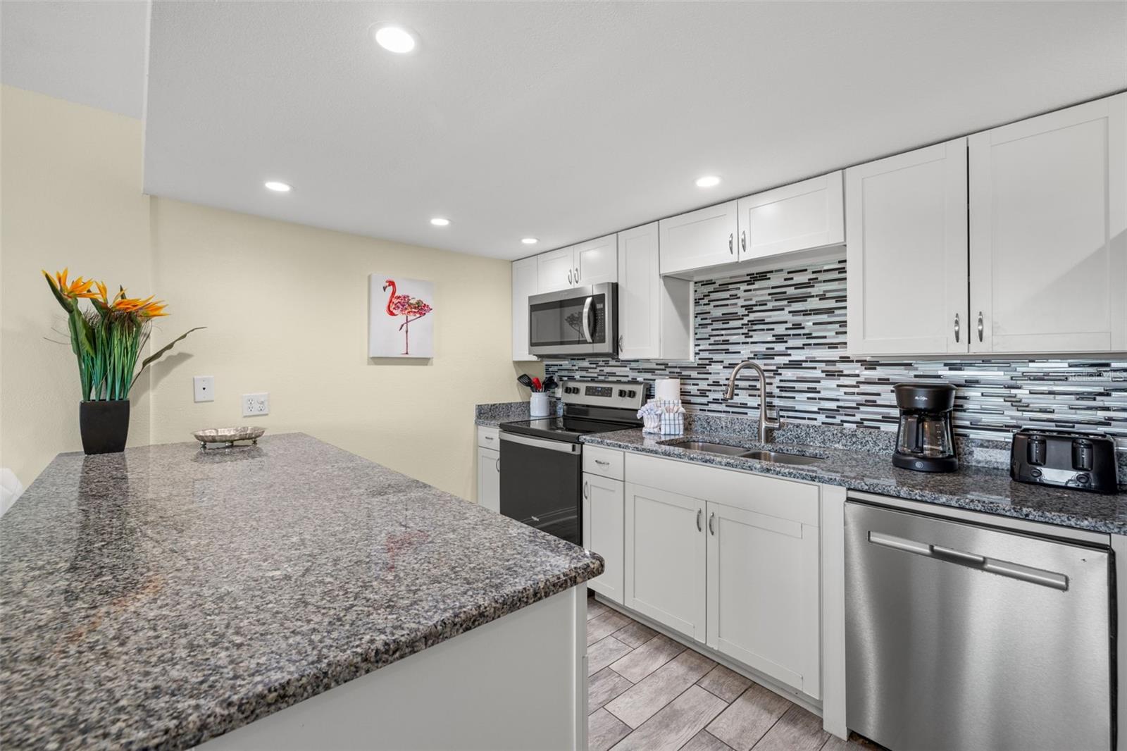 Image 10 of 38 For 18610 Gulf Boulevard 709