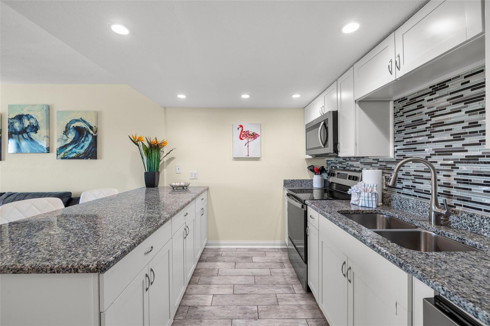 Image 11 of 38 For 18610 Gulf Boulevard 709