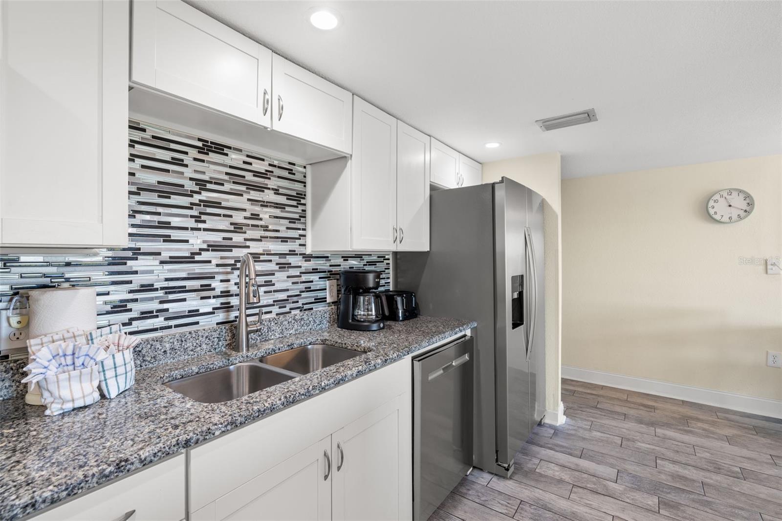 Image 13 of 38 For 18610 Gulf Boulevard 709