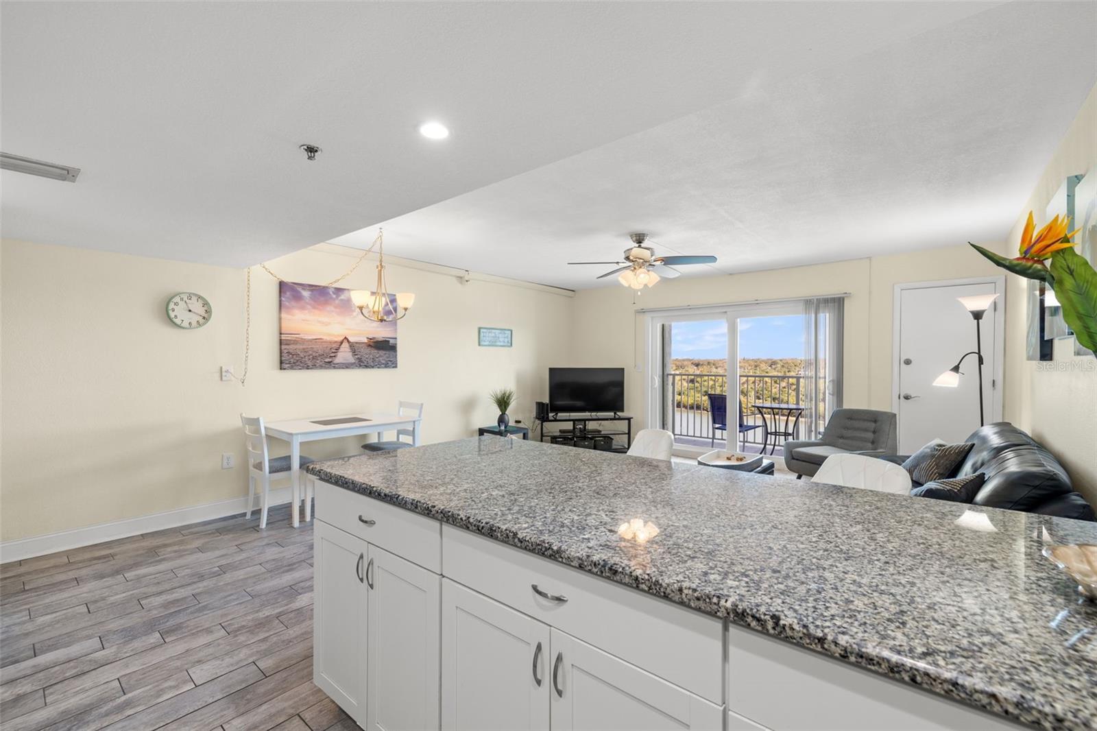 Image 14 of 38 For 18610 Gulf Boulevard 709