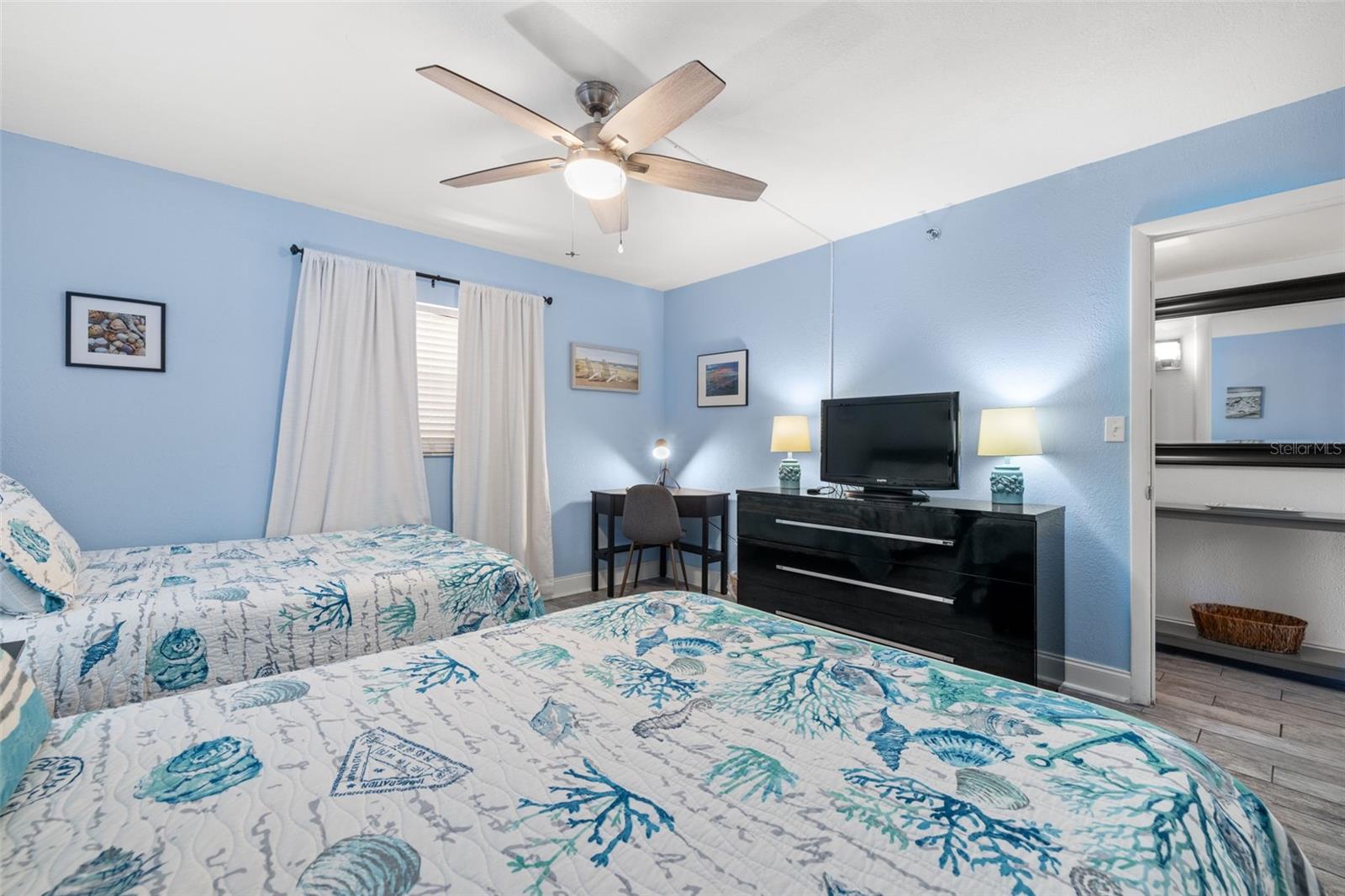 Image 18 of 38 For 18610 Gulf Boulevard 709