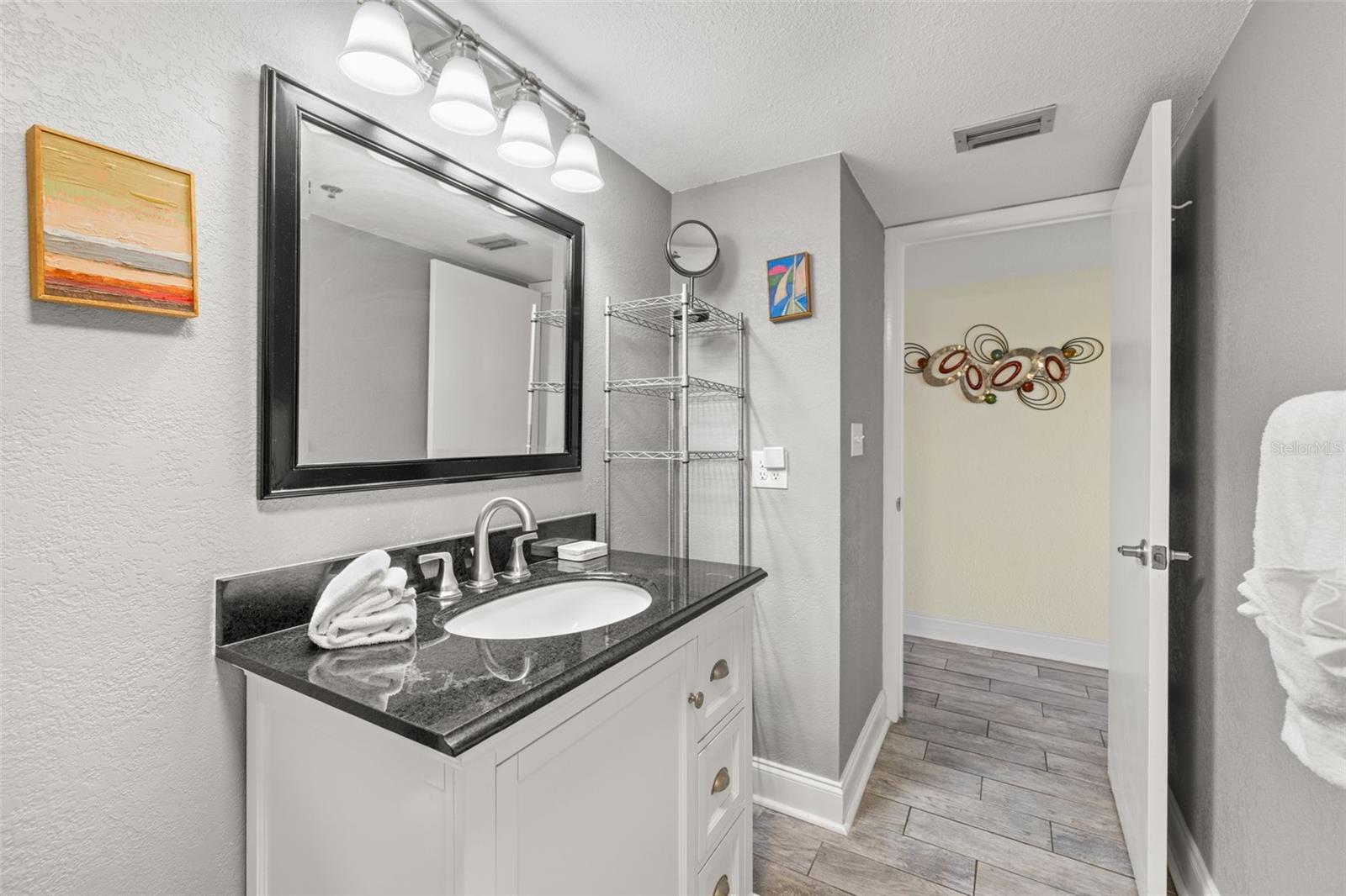 Image 20 of 38 For 18610 Gulf Boulevard 709