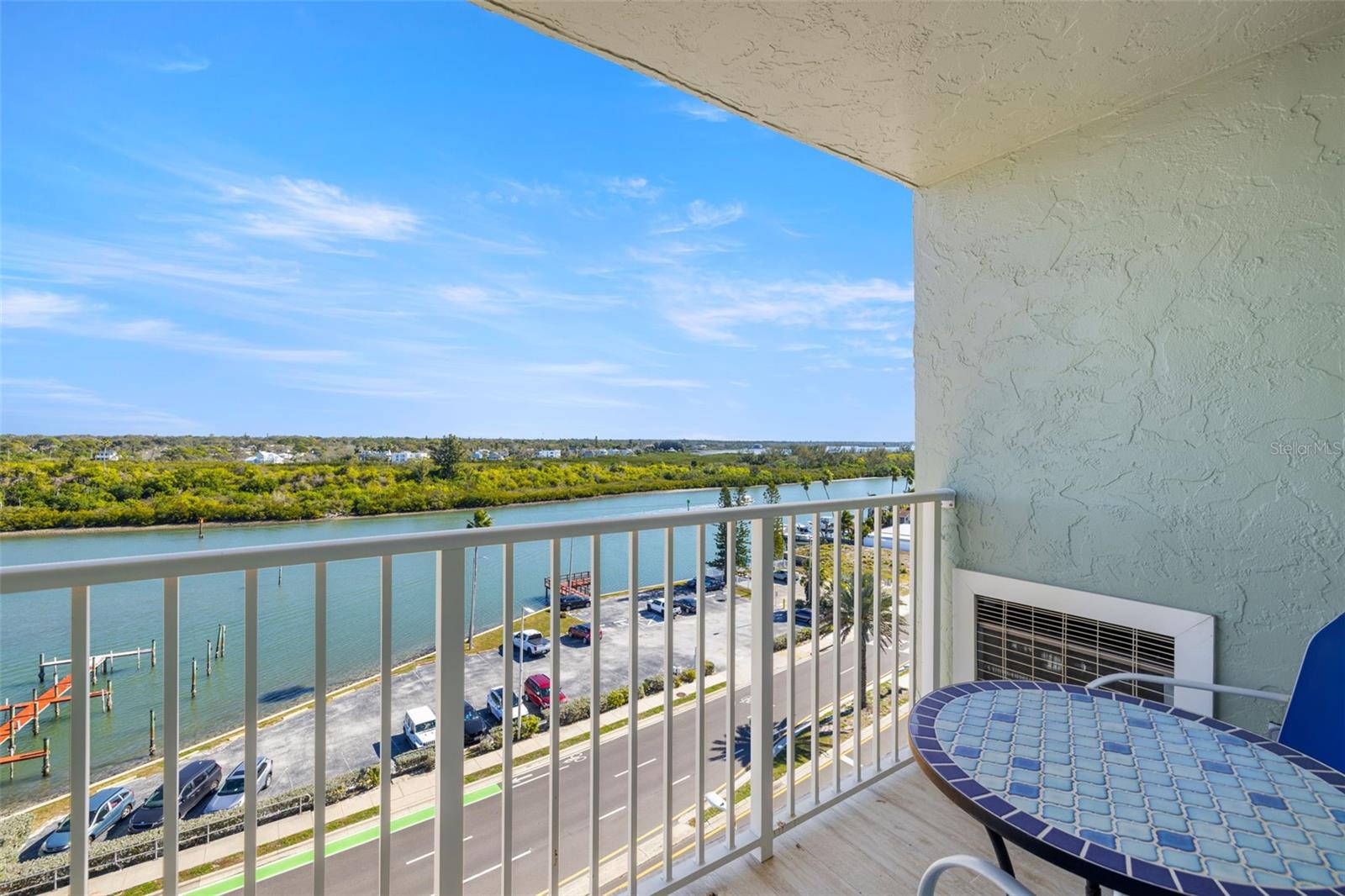 Image 21 of 38 For 18610 Gulf Boulevard 709