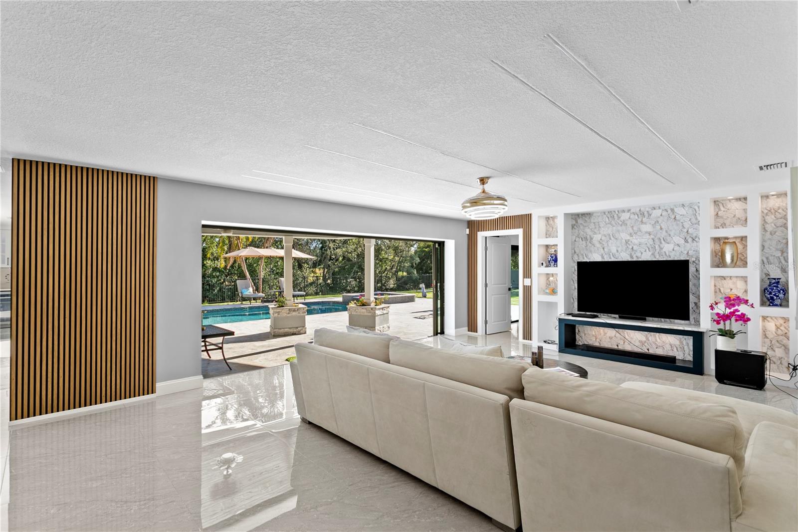 Image 10 of 73 For 900 31st Avenue Ne