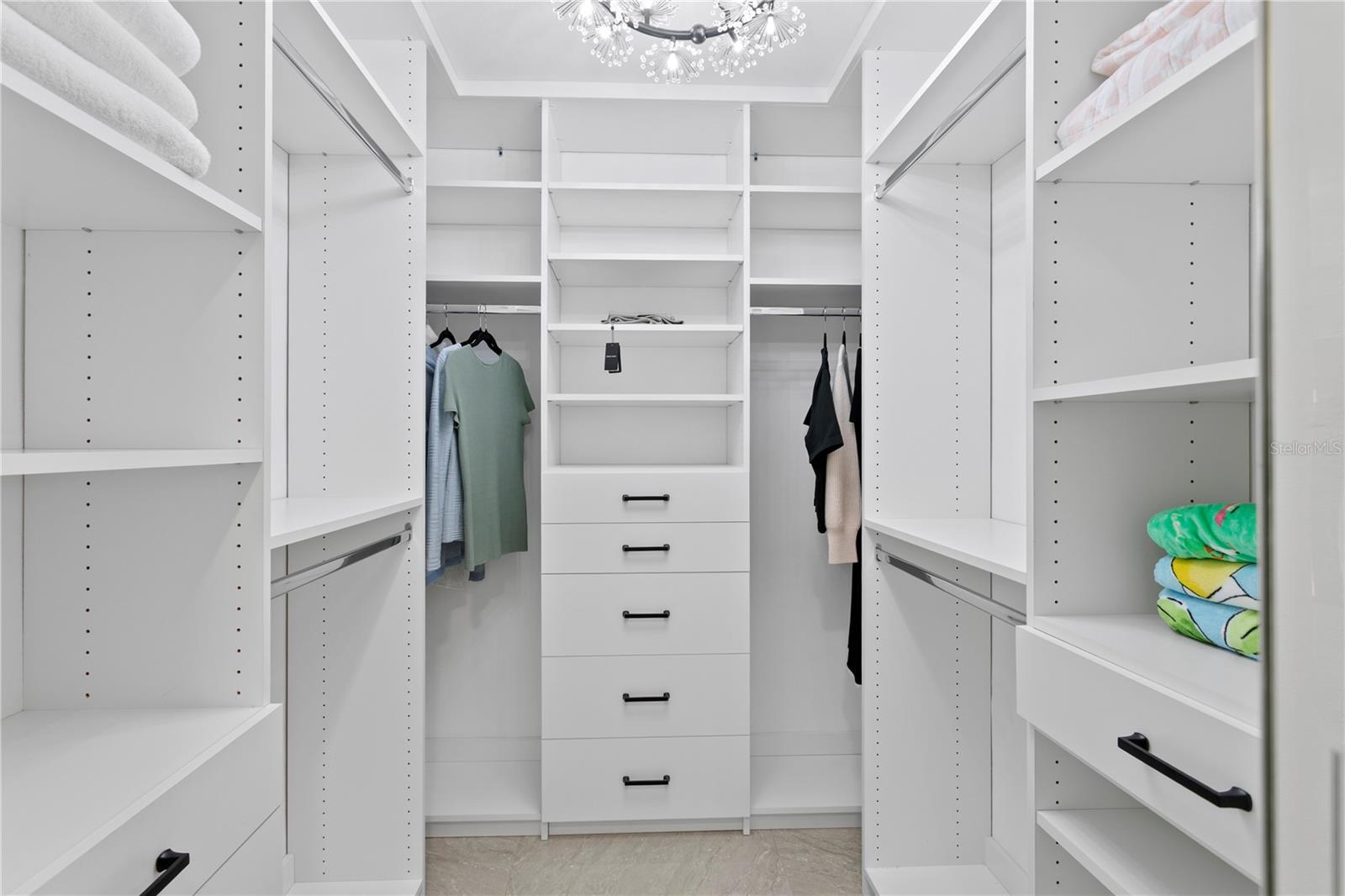 Image 22 of 73 For 900 31st Avenue Ne