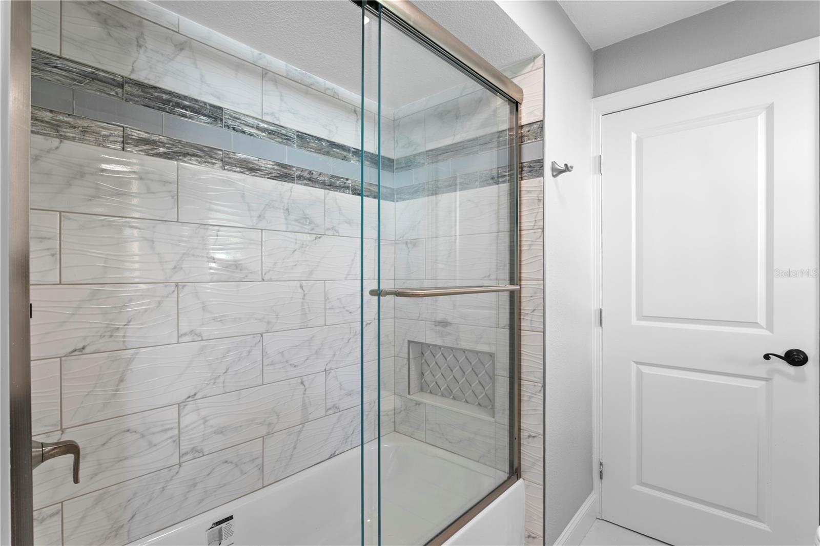 Image 32 of 73 For 900 31st Avenue Ne