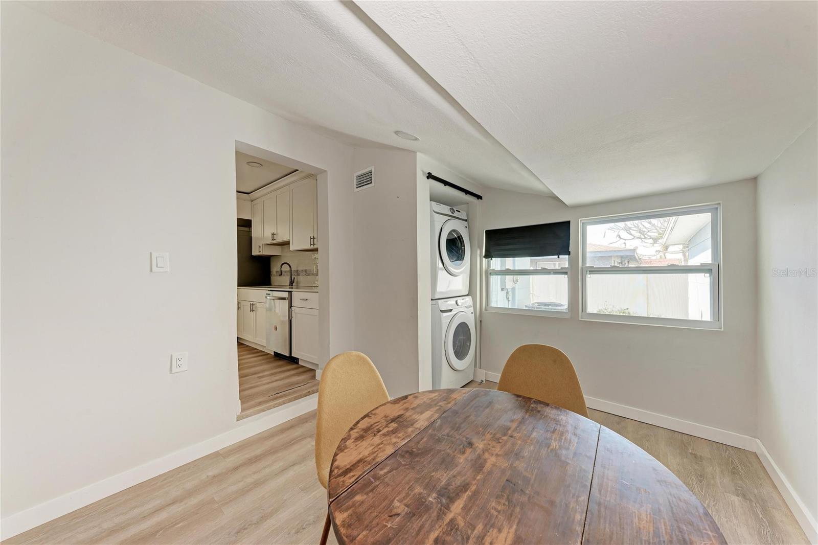 Image 11 of 23 For 702 20th Avenue W