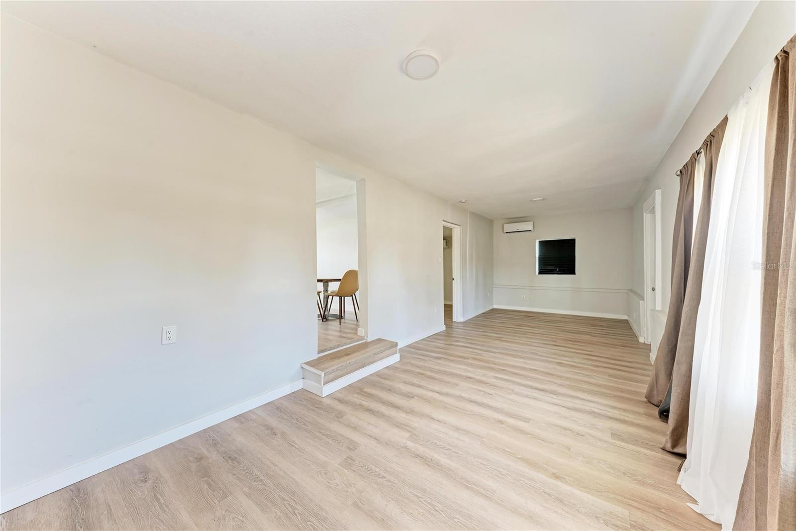 Image 13 of 23 For 702 20th Avenue W