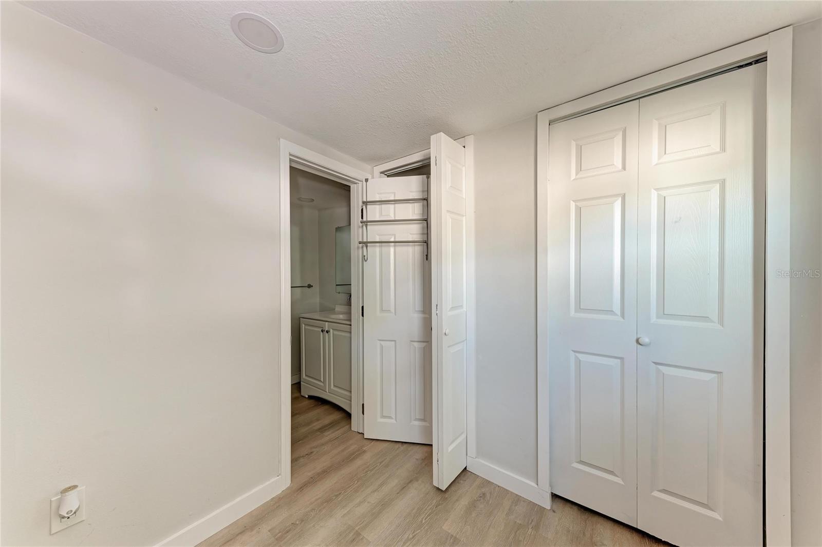 Image 17 of 23 For 702 20th Avenue W