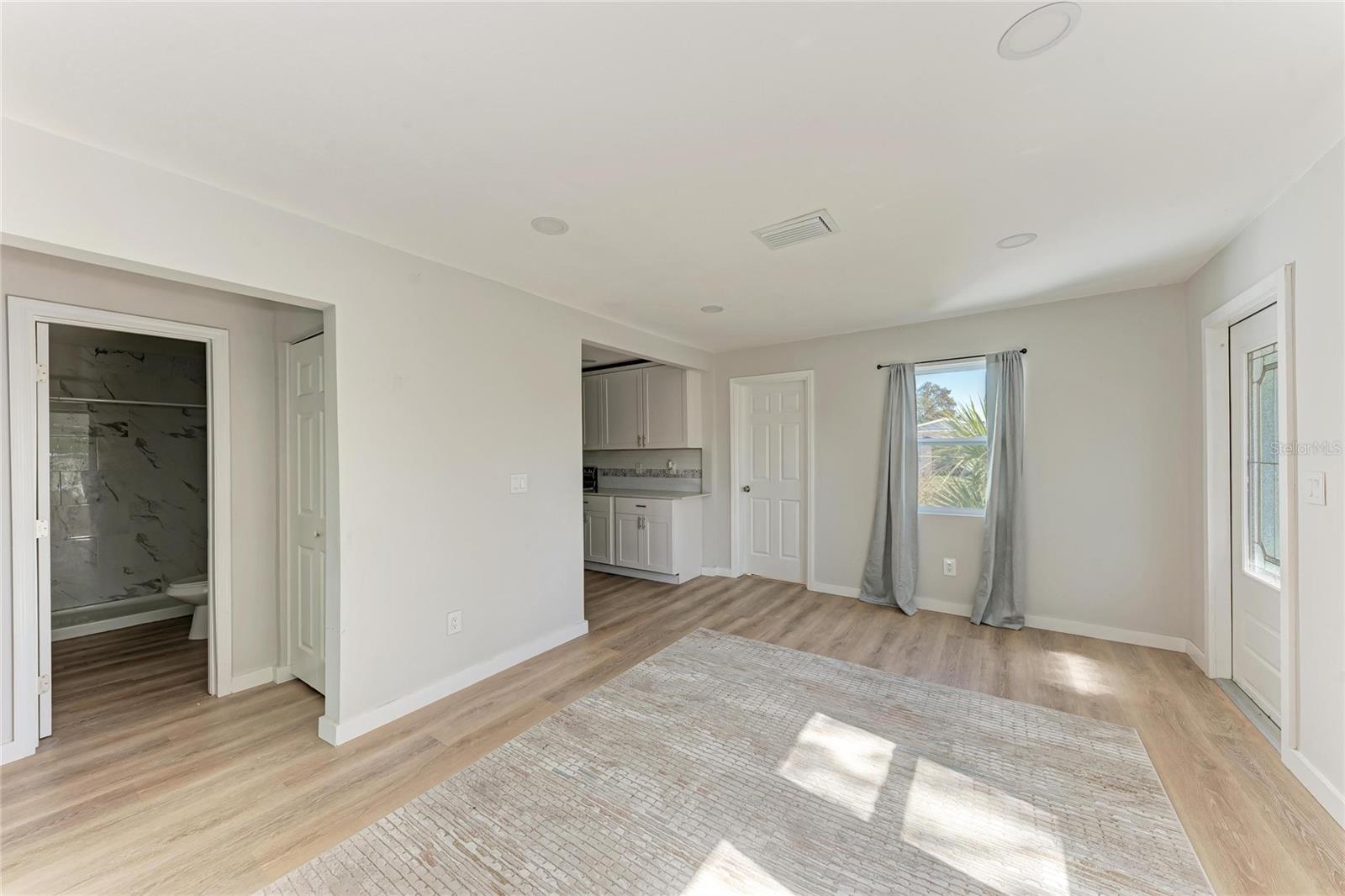 Image 5 of 23 For 702 20th Avenue W