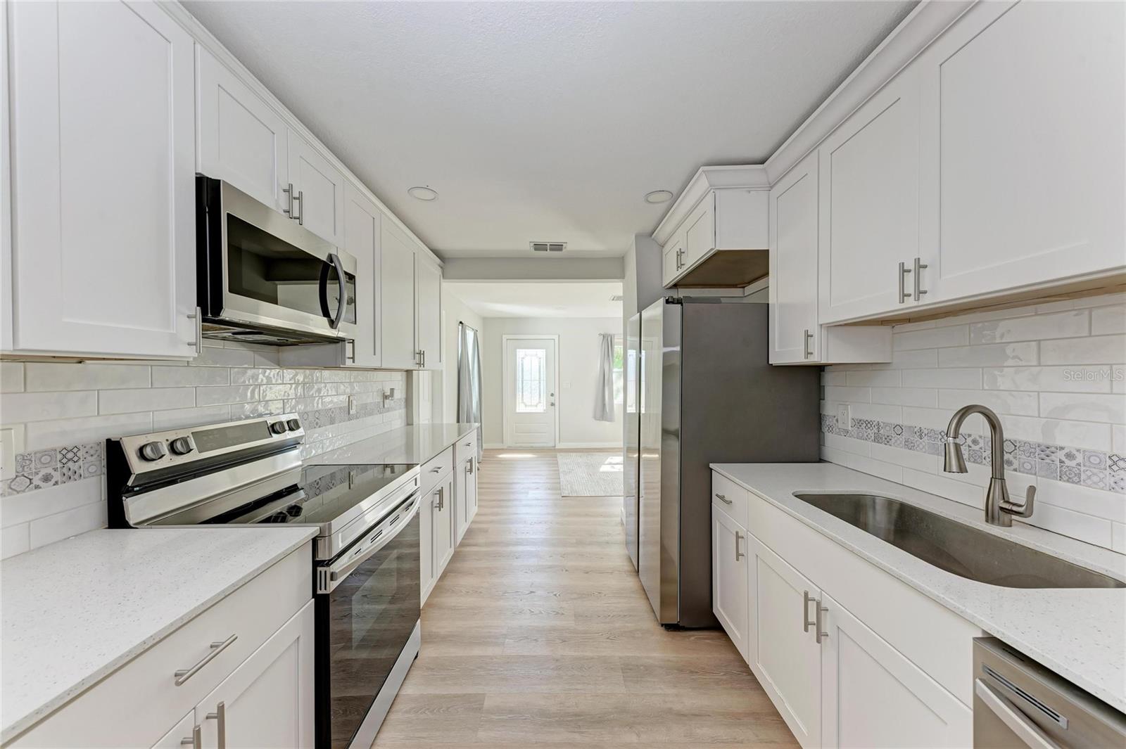 Image 9 of 23 For 702 20th Avenue W